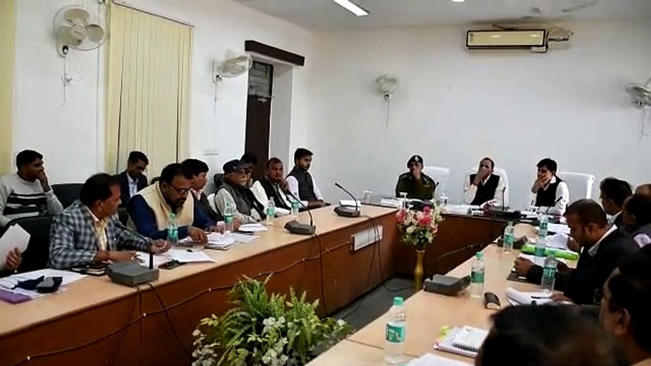 मेडिकल कॉलेज निर्माण में धीमी प्रगति पर जिम्मेदारों को नोटिस देने के निर्देश