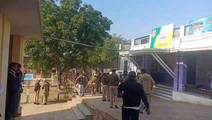 पुलिस से बचने के लिए काली माता के मंदिर में छिप गए थे तीन बदमाश