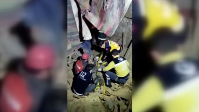 Manisa'da bir evin çatısı çöktü