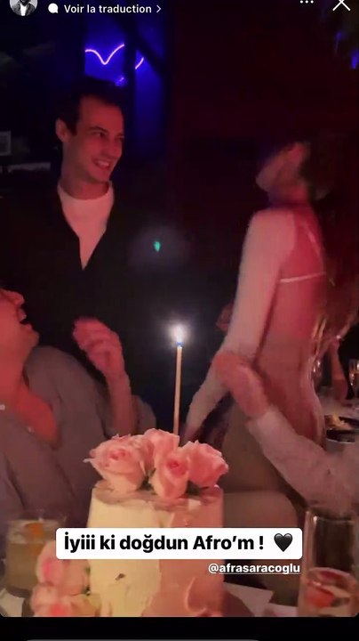 عفراء أوغلي نجمة مسلسل فريد تحتفل بعيد ميلادها وسط زميلها في المسلسل وحبيبها