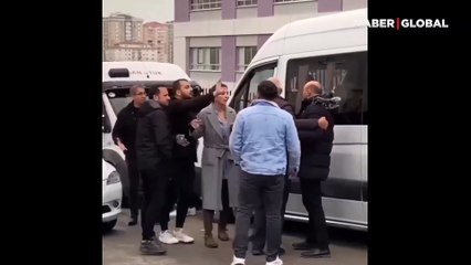 Trafikte kavga eden adamlardan ters köşe 'barışma anları' izlenme rekoru kırdı
