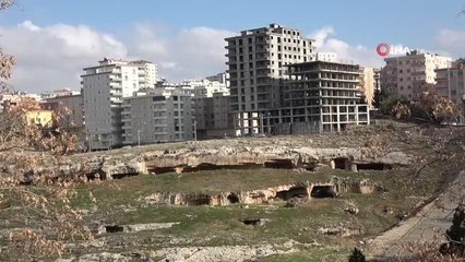 Mardin'de şehrin merkezindeki mağaralar dikkat çekiyor