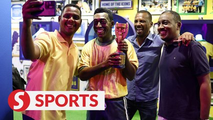 With Pele ill, fans in Doha search out his statue