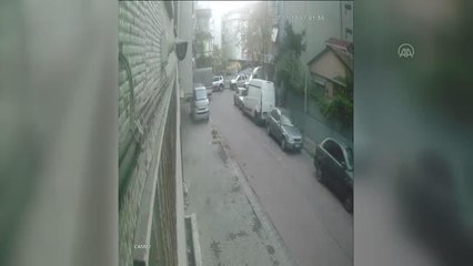 Avcılar'da bir depodan hırsızlık yaptığı öne sürülen 3 zanlı yakalandı