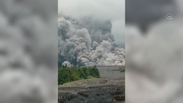Endonezya'da Semeru Yanardağı lav püskürttü