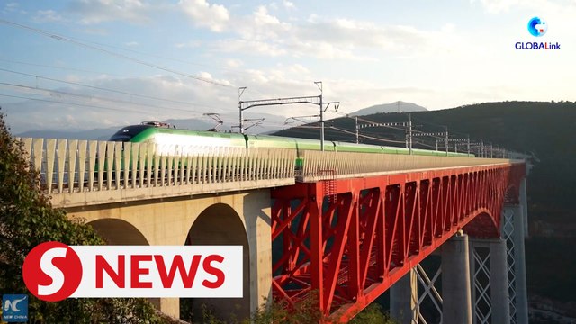 Lao student says China-Laos Railway connects his two hometowns