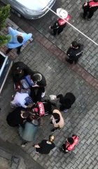 Polis, kardeşi tarafından vurulan genç kızı kurtarmak için böyle çabaladı