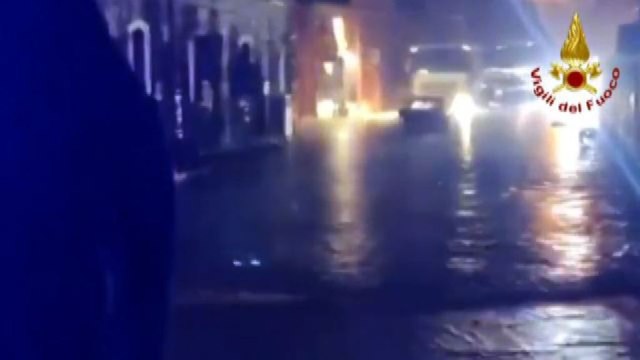 Maltempo in Sicilia, le strade del Messinese allagate
