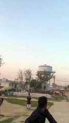 pesawat terbang mendarat darurat di atap rumah warga