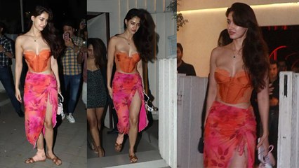 Disha Patani Leg Injury बांध  Restaurant के बाहर आई नज़र, Orange Corset में लगी Hot ।*Entertainment