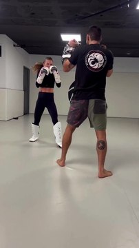 Mulher de Robert Lewandowski, Anna Lewandowska compartilha sua rotina de treinos na web; antes da maternidade, mulher do jogador foi faixa preta do caratê e ganhou quase 40 medalhas