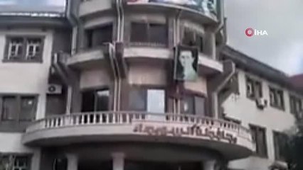 Suriye'de rejim karşıtları valilik binasını bastı