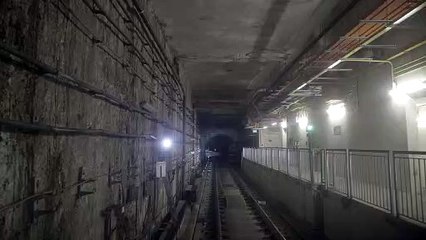 Metro Tünelinde Seyahat