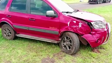 Forte colisão de trânsito é registrada em retorno na BR-277
