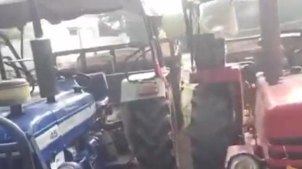 गुना : रेत माफियाओं पर पुलिस की बड़ी कार्यवाही, तीन ट्रेक्टर किये जप्त
