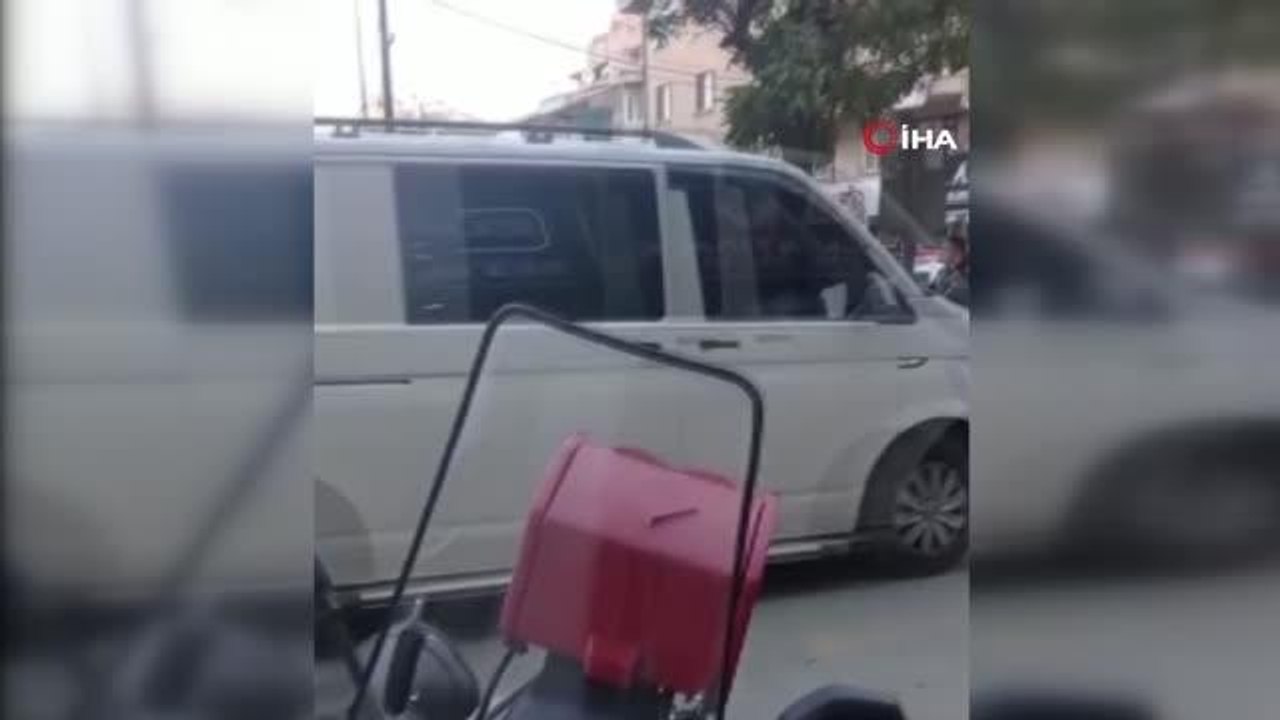 Engelli bireylerin çektiği sıkıntıyı anlamak için sokakta tekerlekli sandalyeye bindi