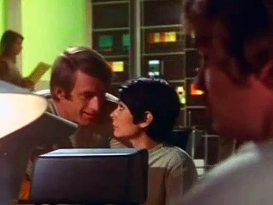 Space 1999 S01E15 The Full Circle