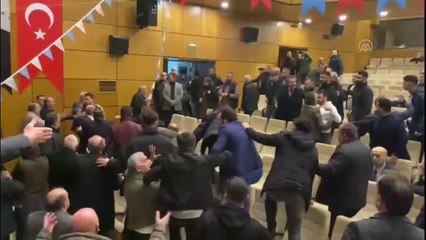İYİ Parti Merkez İlçe Kongresinde partililer arasında arbede çıktı