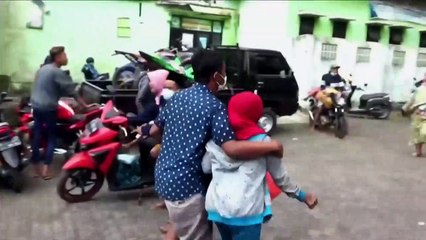 Semeru Meletus