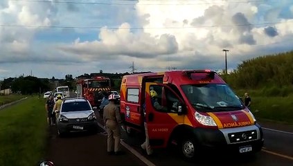 Скачать видео: Queda de moto deixa dois feridos na rodovia BR-369 em Cascavel