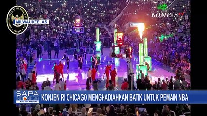Konjen RI Chicago Hadiahkan Batik untuk Pemain NBA Justin Holiday