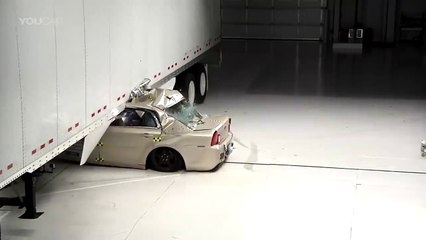 CAR vs TRUCK Crash Test _ Semi-Trailer Side Underride Test