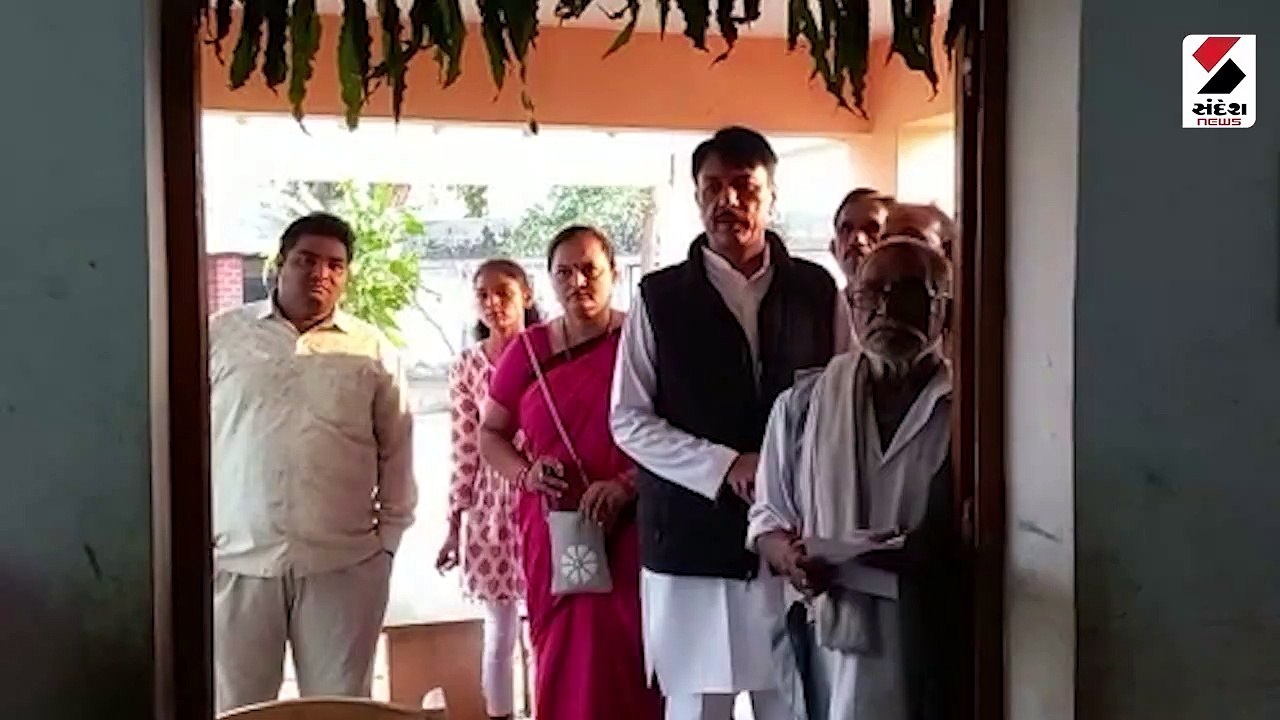 આણંદ: આંકલાવ વિધાન સભાના કોંગ્રેસના ઉમેદવાર અમિતભાઈ ચાવડાએ કર્યું મતદાન