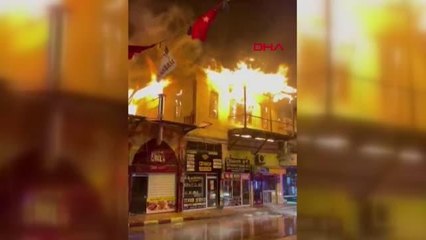 ADANA-KOZAN'DA İKİ KATLI BİNADA ÇIKAN YANGIN HASARA NEDEN OLDU