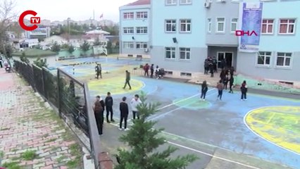 Bakırköy'de okul bahçesinde zemin çöktü... Eğitim devam ediyor!