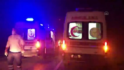 Otomobilin panelvanla çarpışması sonucu 9 kişi yaralandı
