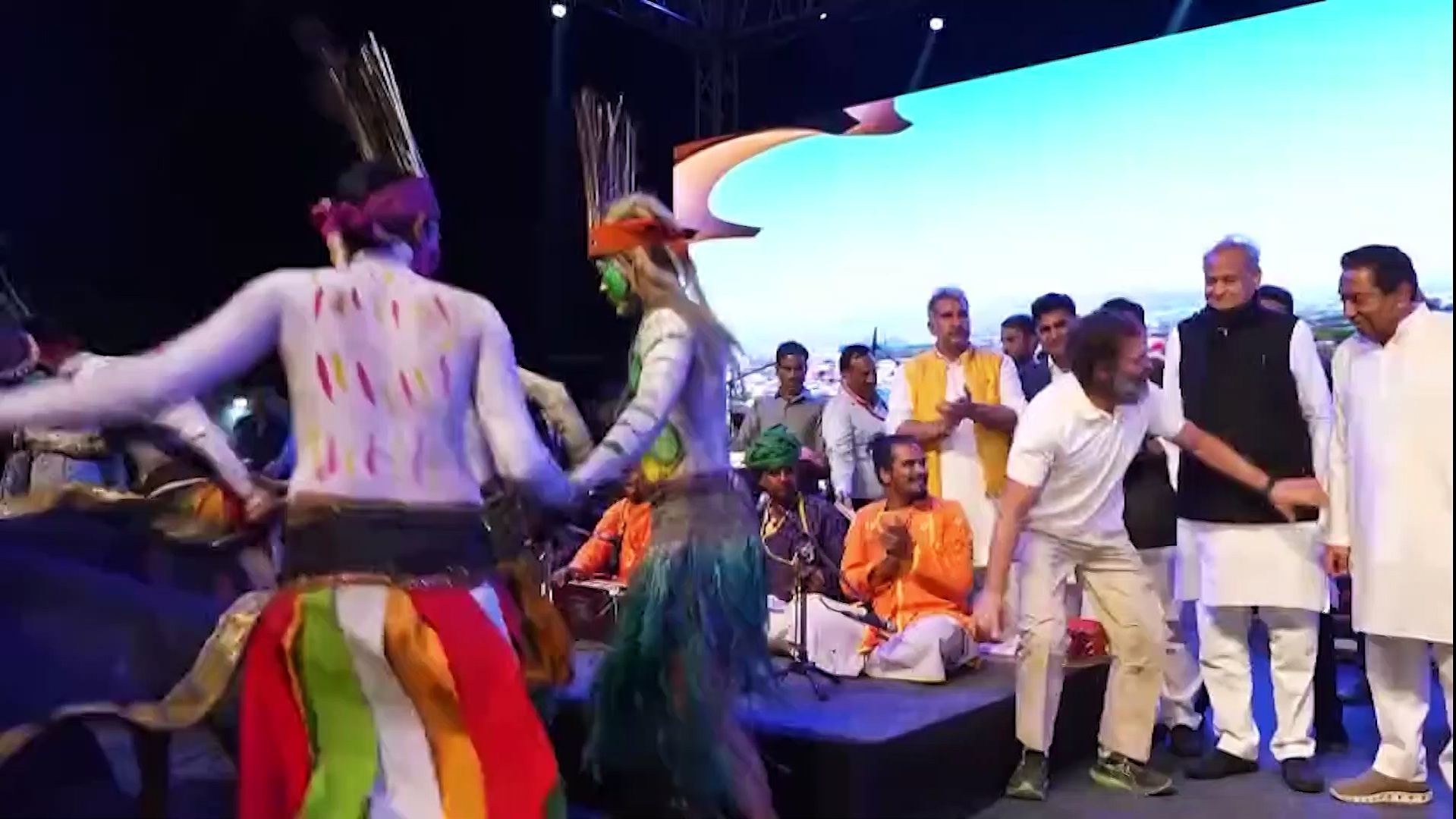 பாரத் ஜோடா யாத்திரை! ராஜஸ்தானில் பாரம்பரிய ஆட்டத்தில் கலந்துகொண்ட ராகுல்காந்தி!