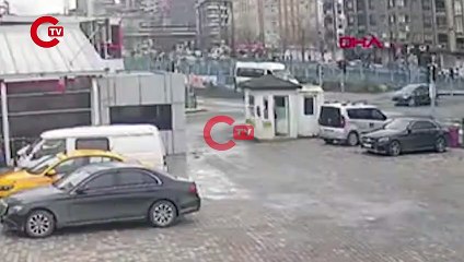 İstanbul Alibeyköy'de tramvayın otobüsle çarpışma anı kamerada