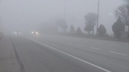 AFYONKARAHİSAR - Sis nedeniyle görüş mesafesi düştü