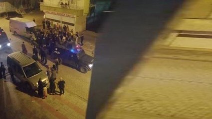 Kız çocuğunun tacize uğradığını duyan vatandaşlar sokağa dökülüp şüpheliyi dövdü