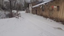 Bayburt'un yüksek kesimlerinde kar yağışı etkili oldu