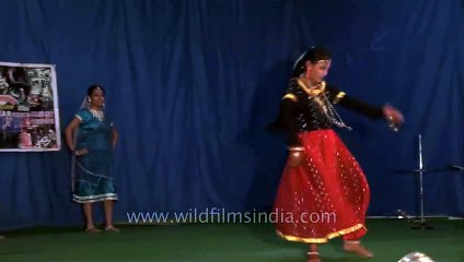 Dance by Rung girl - _Hothon pe aisi baat mein daba ke chali aayi_