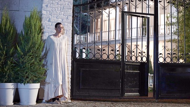 Esaret Dizisi 11. Bölüm İzle (1. Sezon 11. Bölüm)