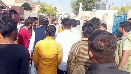 बूथ नंबर 115 में उलझे भाजपा कांग्रेस कार्यकर्ता