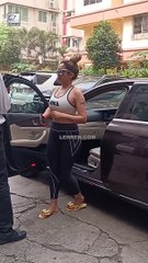 नेहा भसीन हॉट अंदाज में कार से निकलते ही दिखाया अपना हॉट फिगर