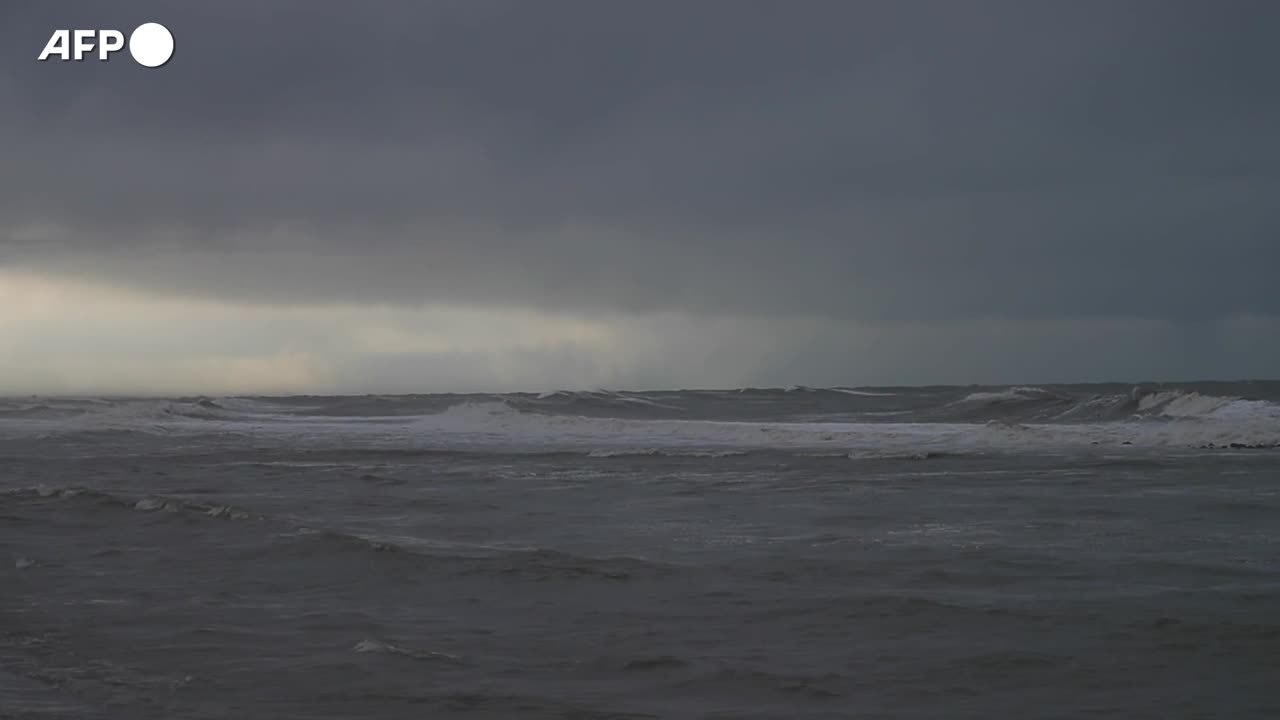 Nubifragi, frane e trombe d'aria: il maltempo flagella il Sud