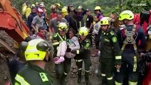 Un autobús sepultado por un deslizamiento de tierra en Colombia; tres muertos y veinte desaparecidos