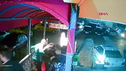 Oto galerici kavgayı ayırırken vuruldu