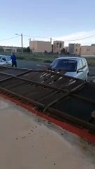 Una valla se desprende en Sardina del Norte, en el municipio de Gáldar