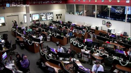 Download Video: Tranquilo paseo espacial de dos astronautas sobre la Estación Espacial Internacional