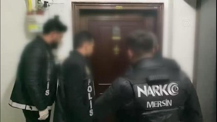 Isıtma ve aydınlatma düzeneği kurdukları evlerde kenevir yetiştiren 2 kişi yakalandı