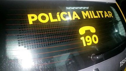 É sua? PM encontra arma atirada por cima de muro e agora procura dono