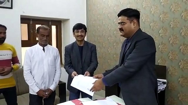 बरसों का इंतजार हुआ ख़त्म, नागरिकता मिली तो छलके खुशी के आंसू