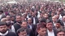 अयोध्या: रौनाही पुलिस पर वकील की पिटाई का आरोप, वकीलों ने रोड़जाम कर किया हंगामा