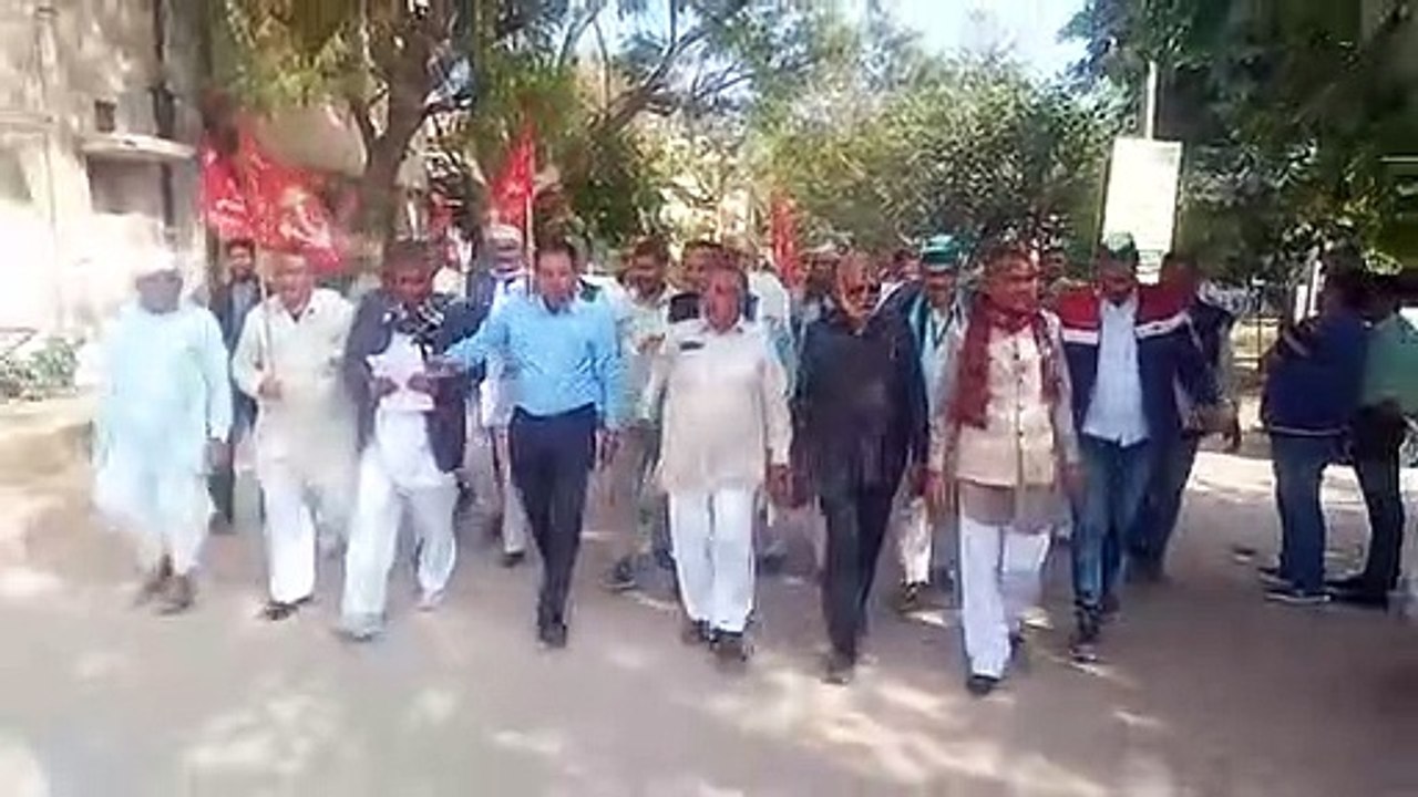 संयुक्त किसान मोर्चा ने रैली निकालकर दिया सांसद को ज्ञापन, दी आंदोलन की चेतावनी