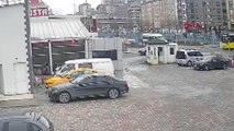 Alibeyköy'de İETT otobüsü ile tramvay çarpıştı! Yaralılar var